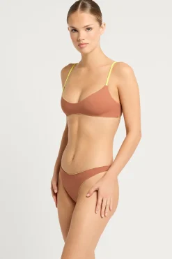 Sia Brief